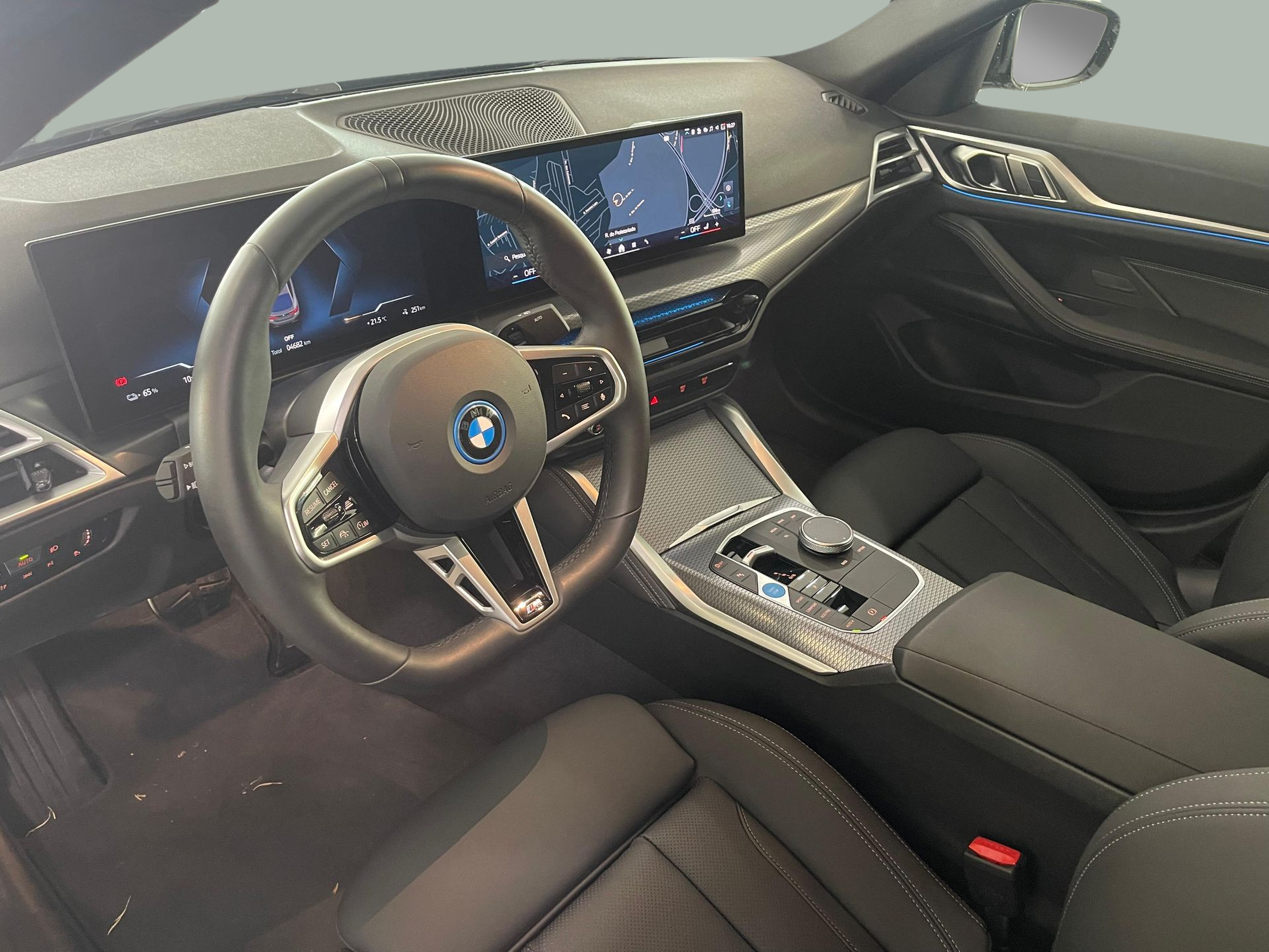 BMW i4 i4 eDrive40 color Gris. Año 2025. 250KW(340CV). Elétrico. En concesionario Santogal - MOTORRAD Carnaxide de Oeiras