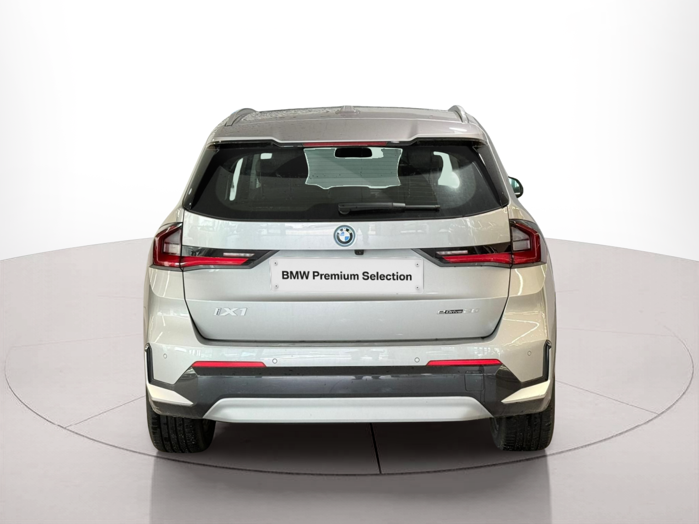 BMW iX1 eDrive20 color Gris Plata. Año 2025. 150KW(204CV). Elétrico. En concesionario Santogal Carnaxide de Oeiras