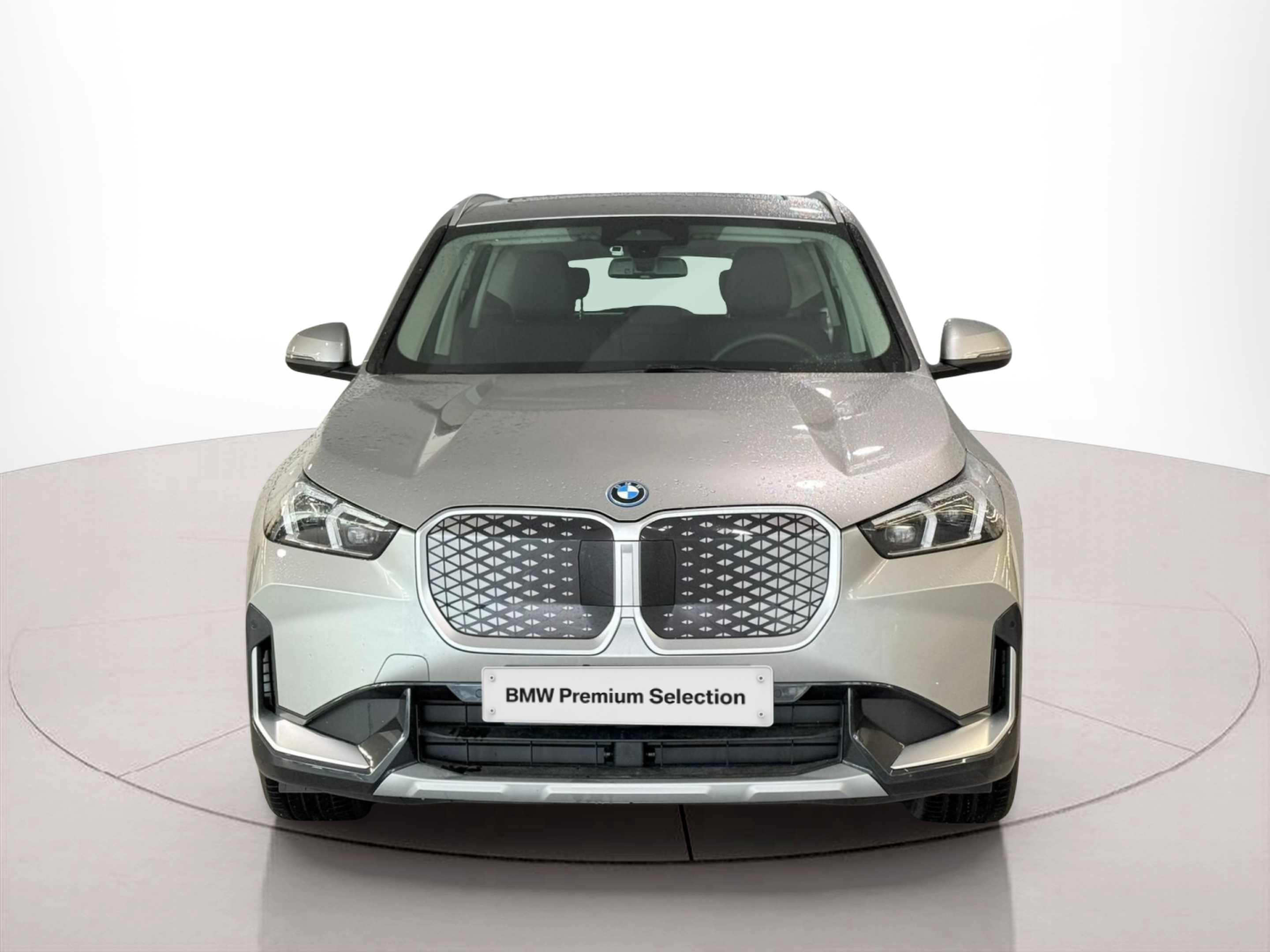 Fotos de BMW iX1 eDrive20 color Gris Plata. Año 2025. 150KW(204CV). Elétrico. En concesionario Santogal Carnaxide de Oeiras