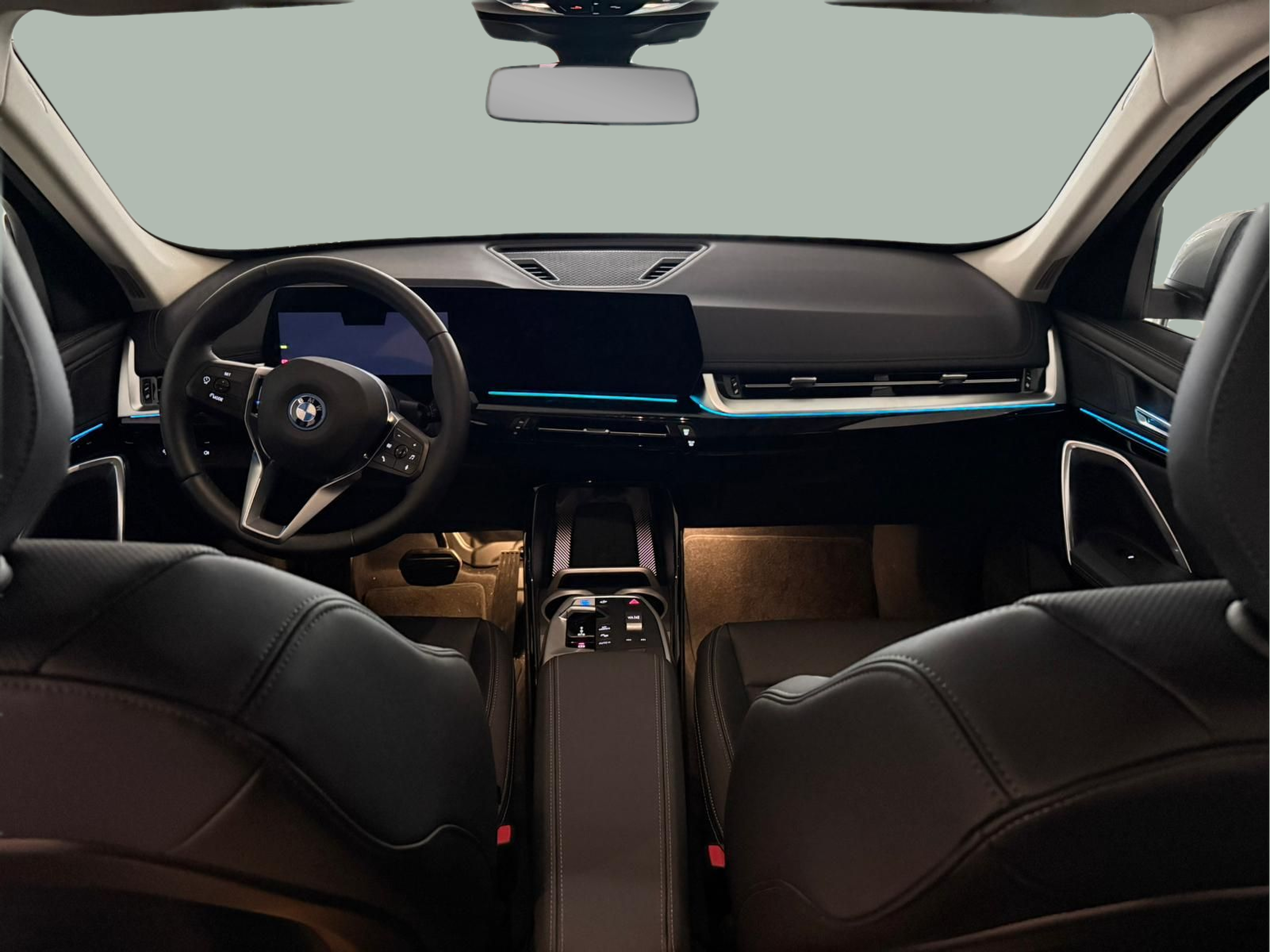 BMW iX1 eDrive20 color Gris Plata. Año 2025. 150KW(204CV). Elétrico. En concesionario Santogal Carnaxide de Oeiras