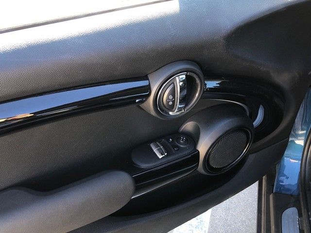 fotoG 10 del MINI MINI Cooper 100 kW (136 CV) 136cv Gasolina del 2022 en Madrid