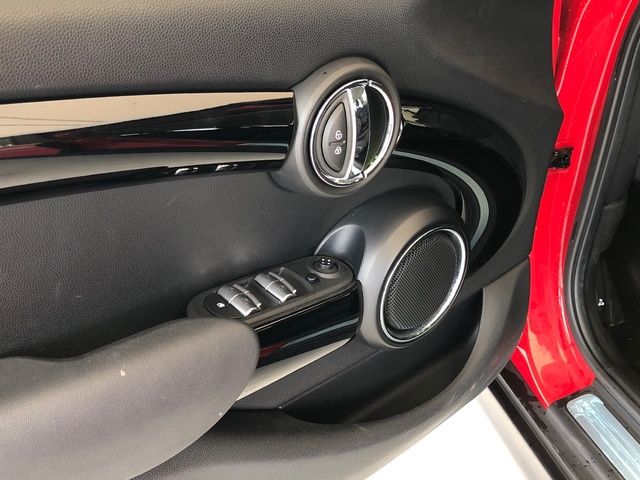 fotoG 10 del MINI MINI 5 Puertas Cooper 100 kW (136 CV) 136cv Gasolina del 2019 en Madrid