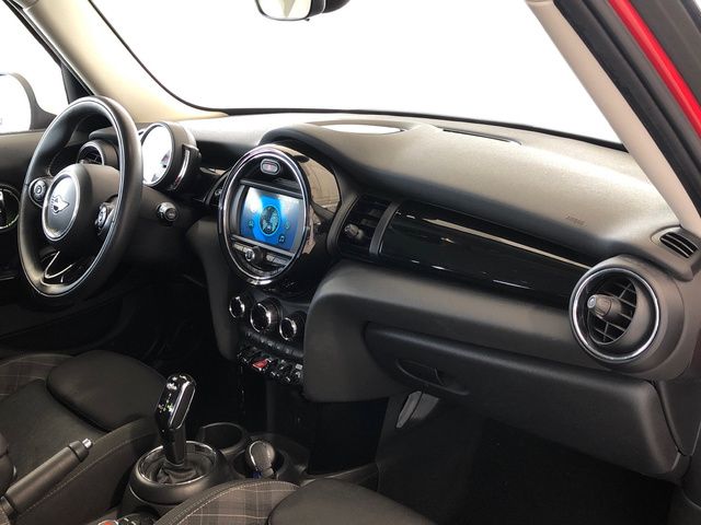 fotoG 7 del MINI MINI 5 Puertas Cooper 100 kW (136 CV) 136cv Gasolina del 2019 en Madrid