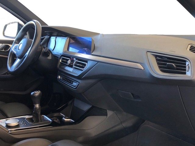 BMW Serie 1 116d color Blanco. Año 2021. 85KW(116CV). Diésel. En concesionario Vehinter Getafe de Madrid