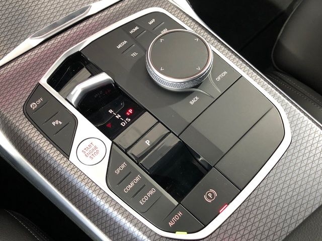 BMW Serie 4 420d Gran Coupe color Negro. Año 2025. 140KW(190CV). Diésel. En concesionario Vehinter Getafe de Madrid