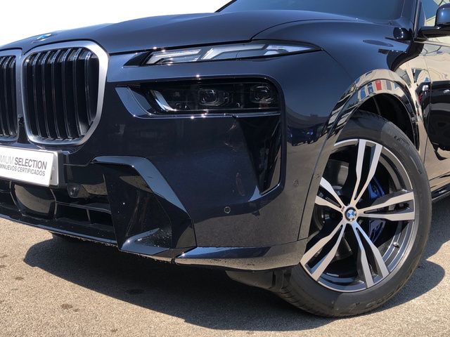 BMW X7 xDrive40d color Negro. Año 2025. 259KW(352CV). Diésel. En concesionario Vehinter Getafe de Madrid