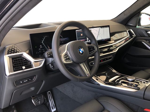 BMW X7 xDrive40d color Negro. Año 2025. 259KW(352CV). Diésel. En concesionario Vehinter Getafe de Madrid