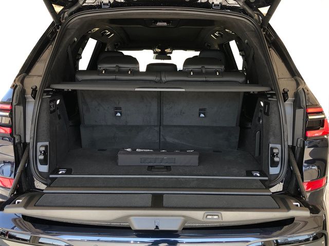 BMW X7 xDrive40d color Negro. Año 2025. 259KW(352CV). Diésel. En concesionario Vehinter Getafe de Madrid