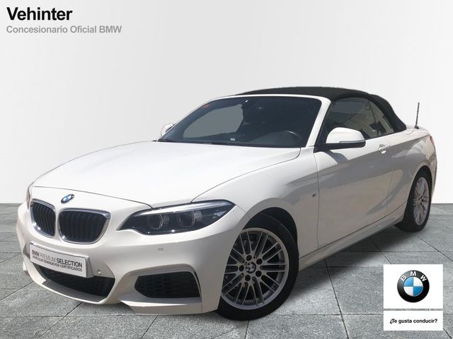 Fotos de BMW Serie 2 218i Cabrio color Blanco. Año 2019. 100KW(136CV). Gasolina. En concesionario Momentum S.A. de Madrid