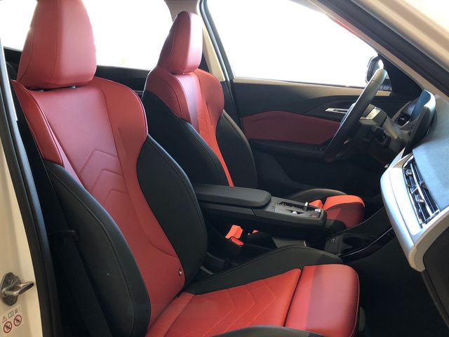 BMW iX1 xDrive30 color Blanco. Año 2024. 230KW(313CV). Eléctrico. En concesionario Momentum S.A. de Madrid