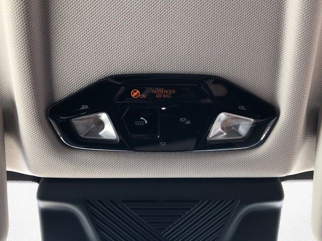 BMW iX1 xDrive30 color Blanco. Año 2024. 230KW(313CV). Eléctrico. En concesionario Momentum S.A. de Madrid