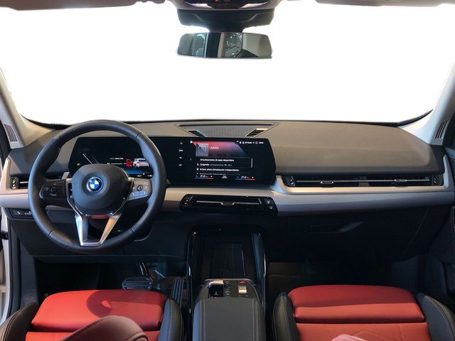 BMW iX1 xDrive30 color Blanco. Año 2024. 230KW(313CV). Eléctrico. En concesionario Momentum S.A. de Madrid