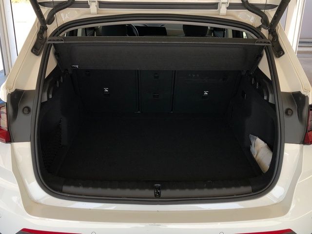 BMW iX1 xDrive30 color Blanco. Año 2024. 230KW(313CV). Eléctrico. En concesionario Momentum S.A. de Madrid