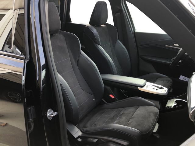 BMW X1 xDrive25e color Negro. Año 2025. 180KW(245CV). Híbrido Electro/Gasolina. En concesionario Vehinter Getafe de Madrid