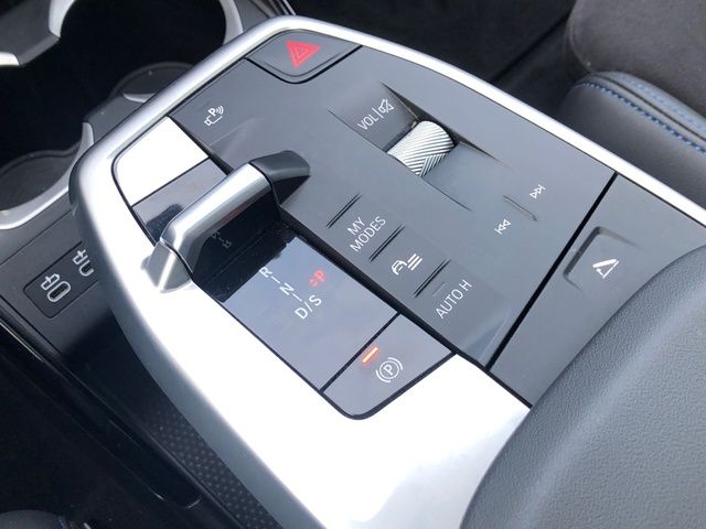 BMW X1 xDrive25e color Negro. Año 2025. 180KW(245CV). Híbrido Electro/Gasolina. En concesionario Vehinter Getafe de Madrid