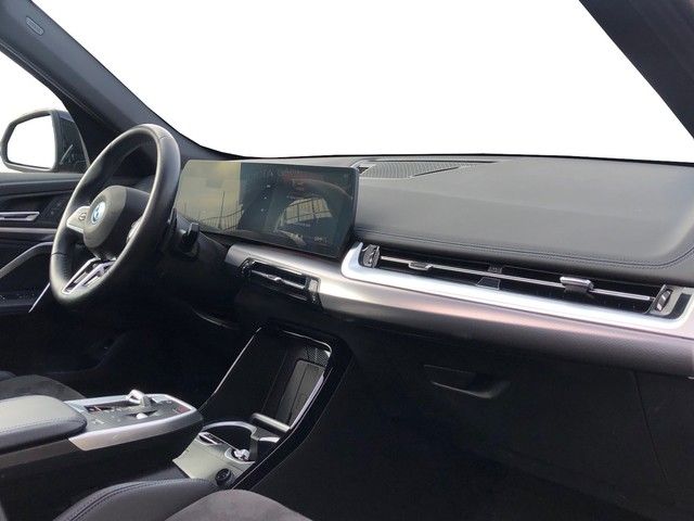 BMW X1 xDrive25e color Negro. Año 2025. 180KW(245CV). Híbrido Electro/Gasolina. En concesionario Vehinter Getafe de Madrid