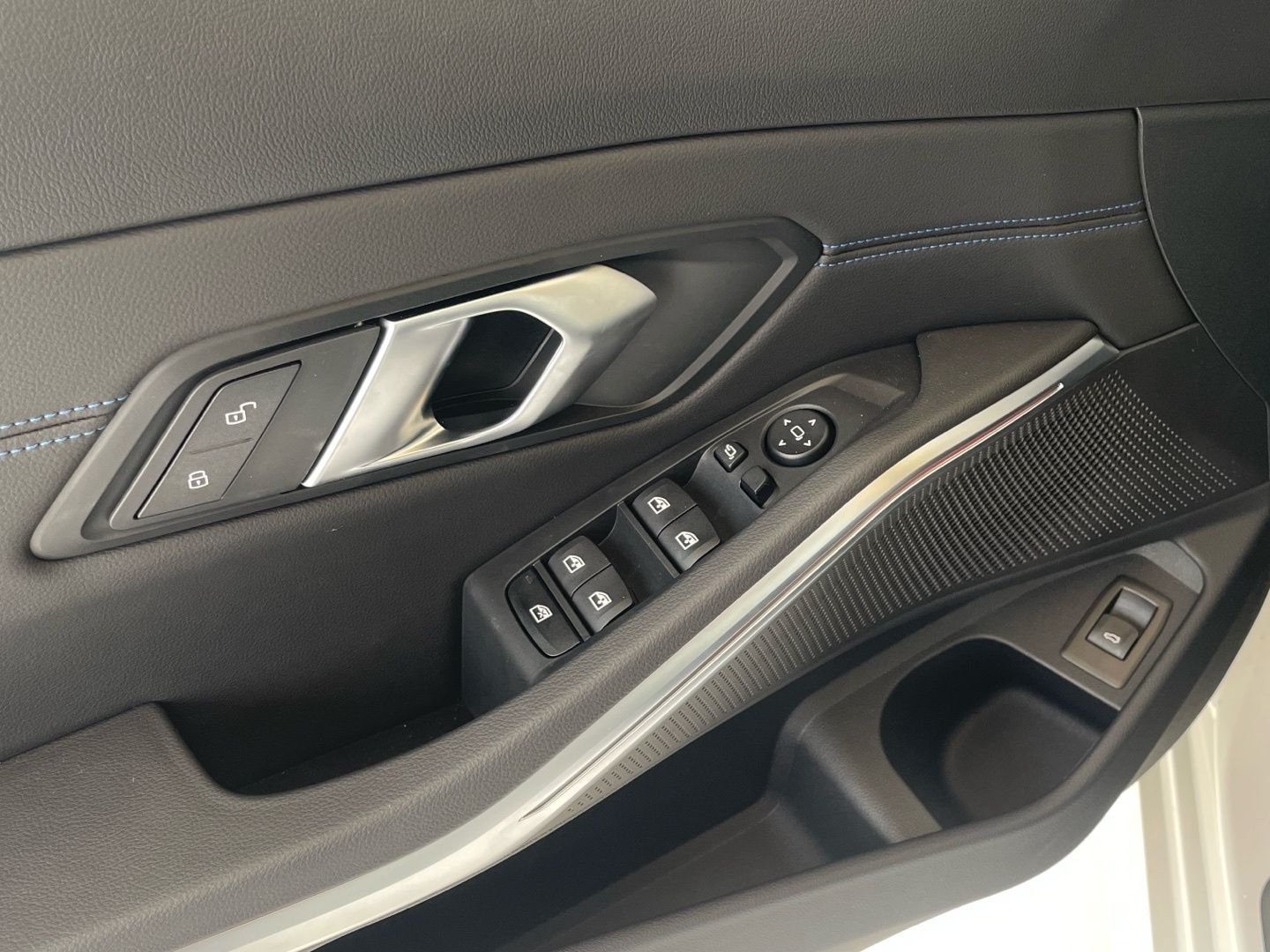 BMW Serie 3 320d Touring color Blanco. Año 2025. 140KW(190CV). Diésel. En concesionario Vehinter Getafe de Madrid