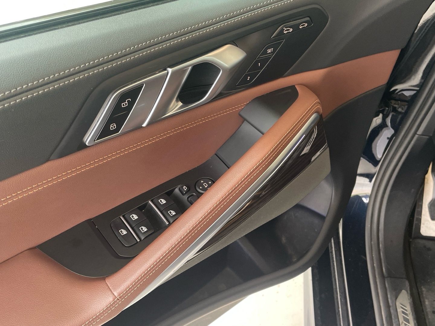 BMW X6 xDrive30d color Negro. Año 2023. 210KW(286CV). Diésel. En concesionario Vehinter Getafe de Madrid