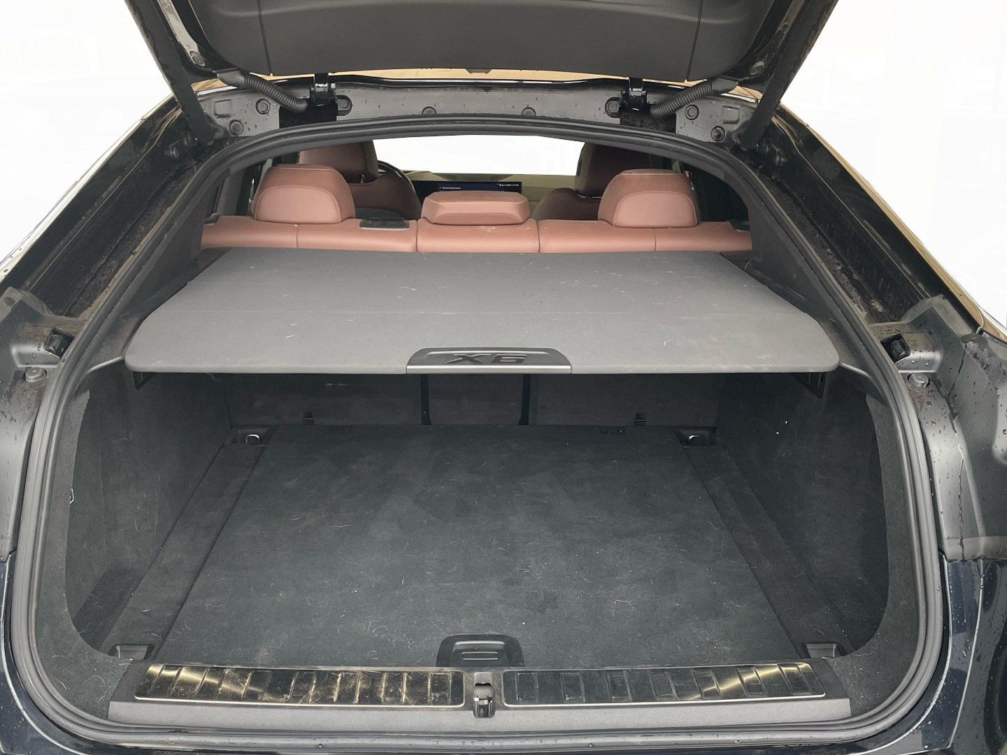 BMW X6 xDrive30d color Negro. Año 2023. 210KW(286CV). Diésel. En concesionario Vehinter Getafe de Madrid