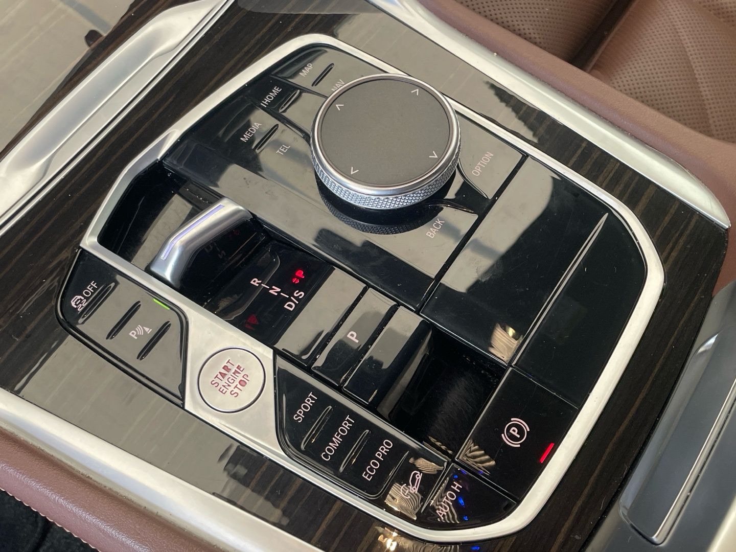 BMW X6 xDrive30d color Negro. Año 2023. 210KW(286CV). Diésel. En concesionario Vehinter Getafe de Madrid