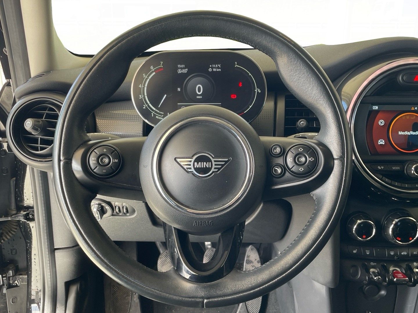 fotoG 13 del MINI MINI Cooper 5 Puertas 100 kW (136 CV) 136cv Gasolina del 2020 en Madrid