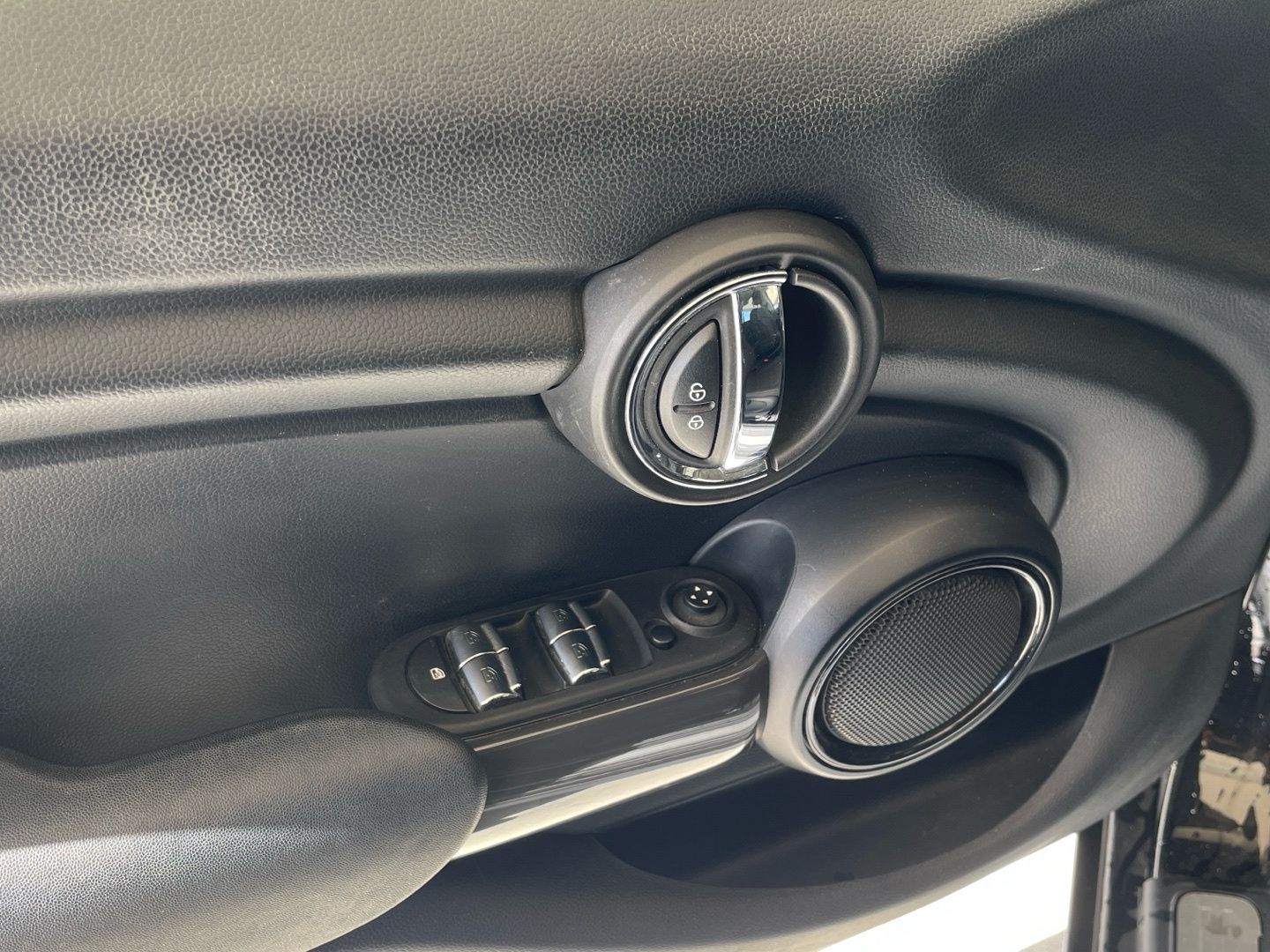 fotoG 10 del MINI MINI Cooper 5 Puertas 100 kW (136 CV) 136cv Gasolina del 2020 en Madrid