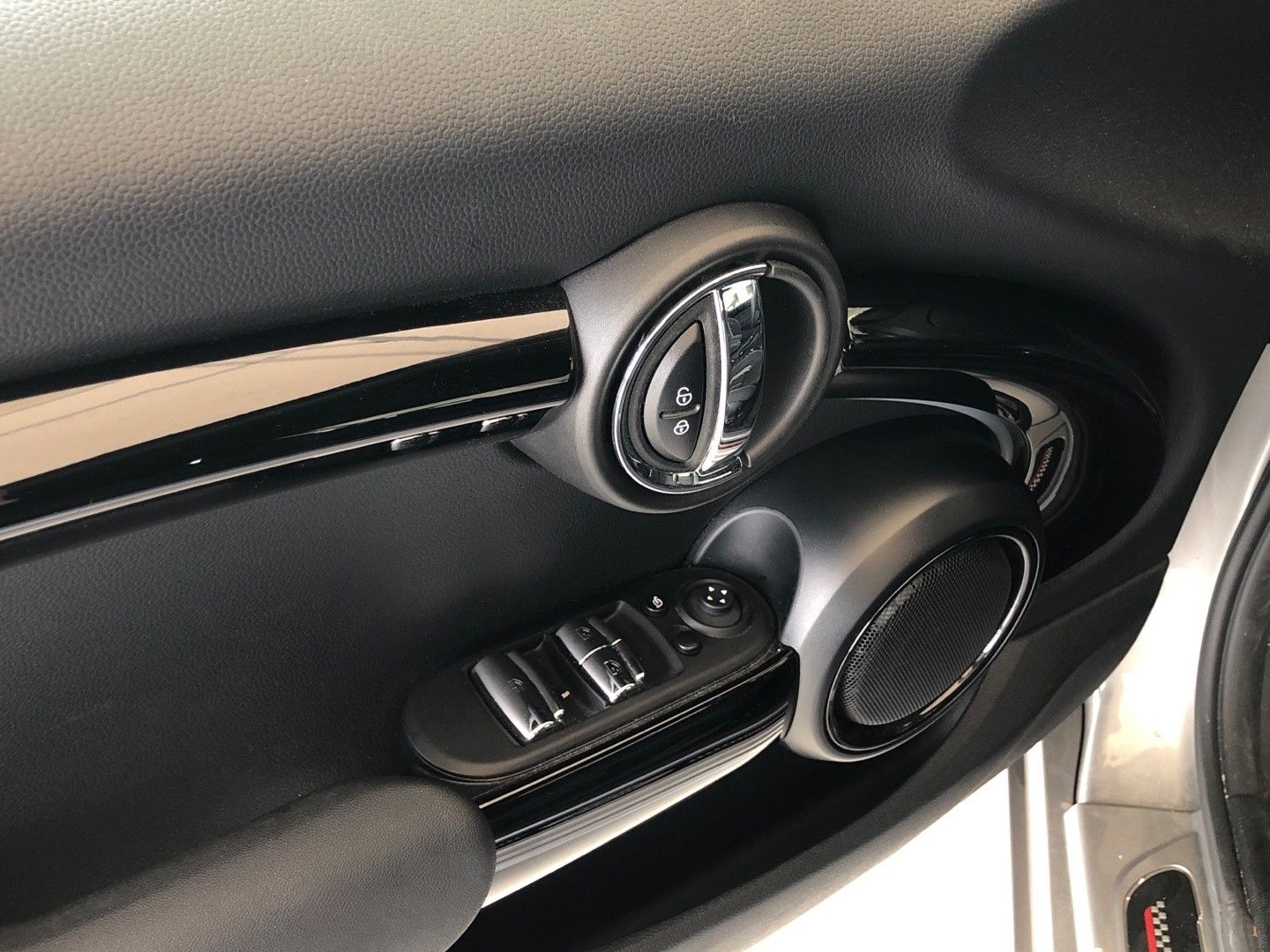 fotoG 10 del MINI MINI Cooper Cabrio 100 kW (136 CV) 136cv Gasolina del 2024 en Madrid