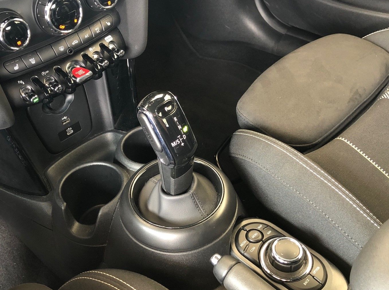 fotoG 16 del MINI MINI Cooper Cabrio 100 kW (136 CV) 136cv Gasolina del 2024 en Madrid