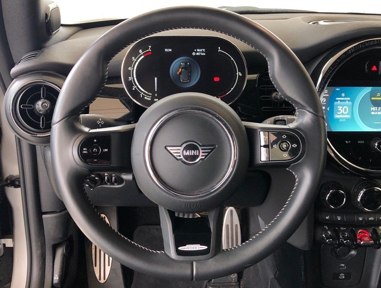 fotoG 13 del MINI MINI Cooper Cabrio 100 kW (136 CV) 136cv Gasolina del 2024 en Madrid