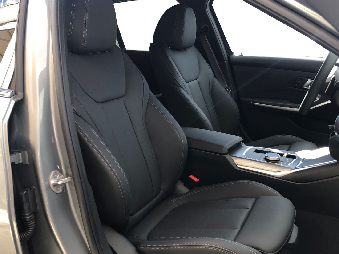 BMW Serie 3 318d Touring color Gris. Año 2025. 110KW(150CV). Diésel. En concesionario Vehinter Getafe de Madrid