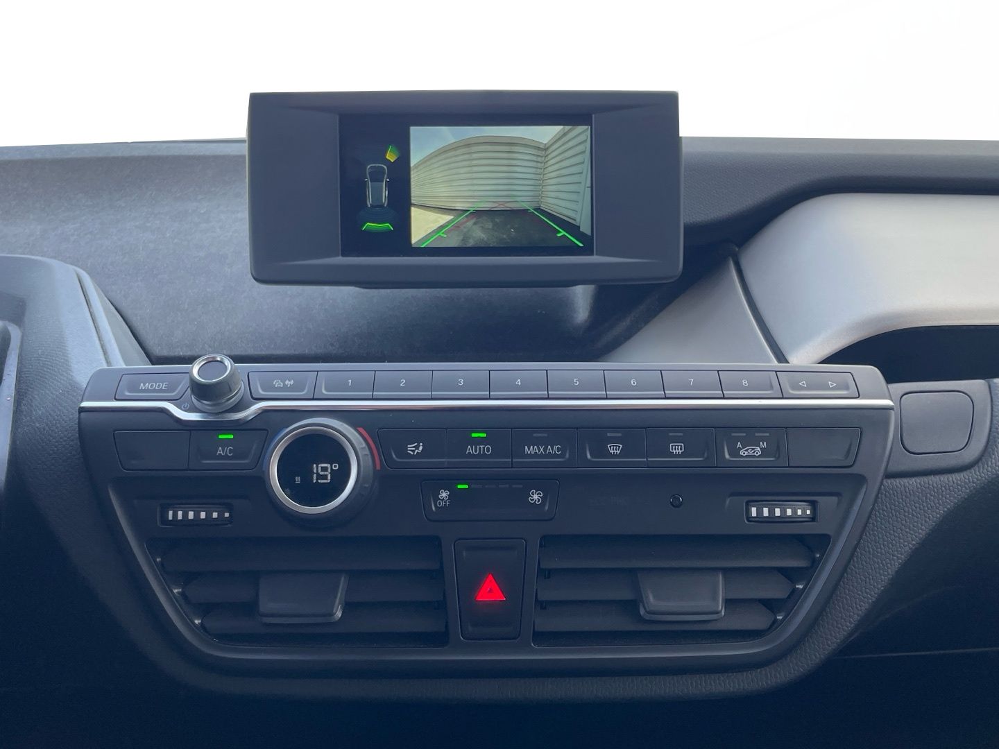 BMW i3 120Ah color Rojo. Año 2019. 125KW(170CV). Eléctrico. En concesionario Momentum S.A. de Madrid