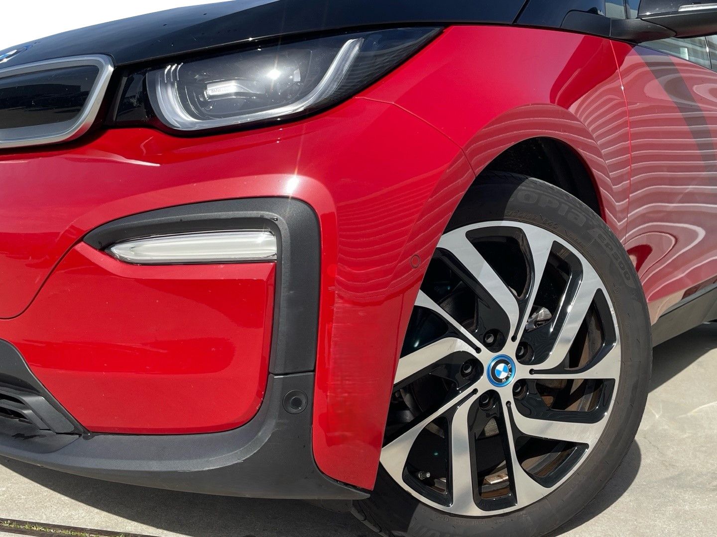 BMW i3 120Ah color Rojo. Año 2019. 125KW(170CV). Eléctrico. En concesionario Momentum S.A. de Madrid
