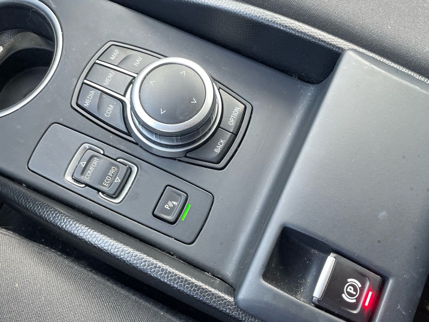 BMW i3 120Ah color Rojo. Año 2019. 125KW(170CV). Eléctrico. En concesionario Momentum S.A. de Madrid