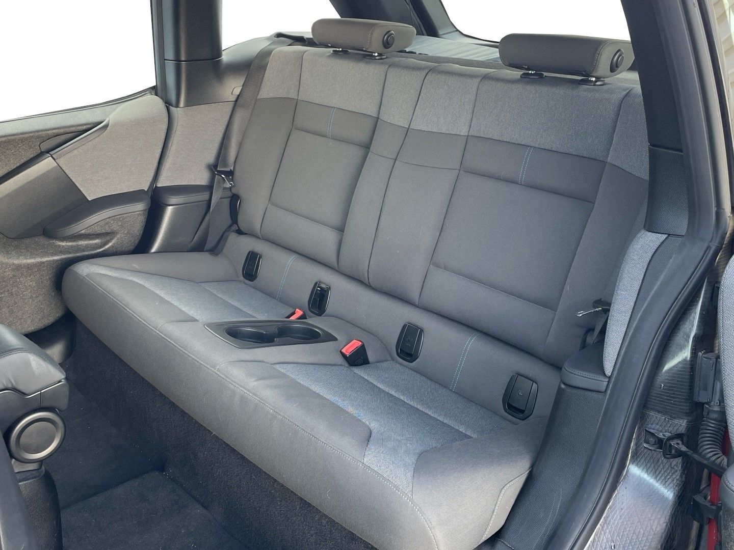 BMW i3 120Ah color Rojo. Año 2019. 125KW(170CV). Eléctrico. En concesionario Momentum S.A. de Madrid