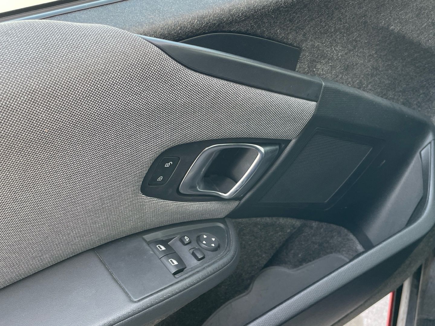 BMW i3 120Ah color Rojo. Año 2019. 125KW(170CV). Eléctrico. En concesionario Momentum S.A. de Madrid