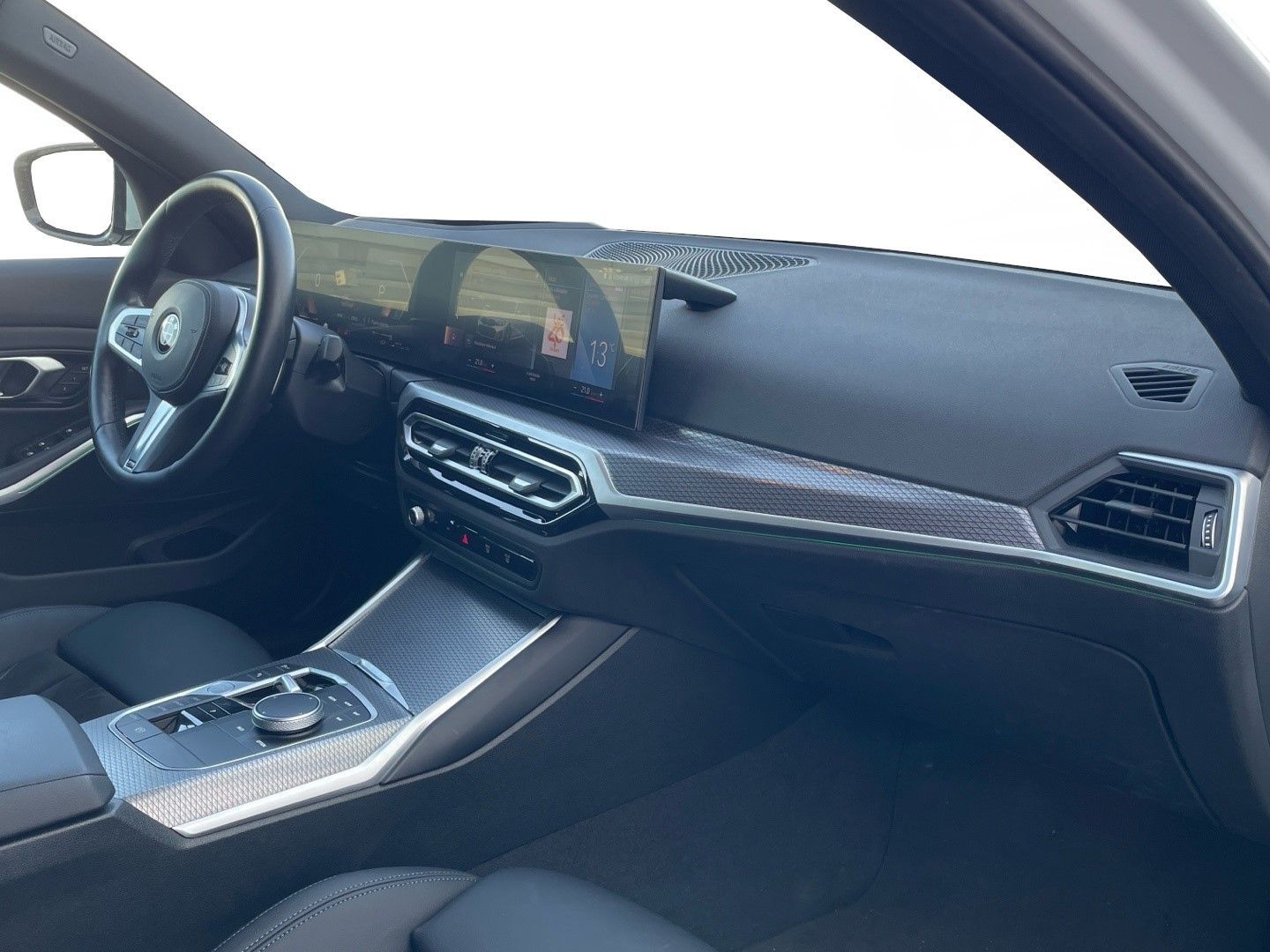 BMW Serie 3 318d color Blanco. Año 2025. 110KW(150CV). Diésel. En concesionario Momentum S.A. de Madrid