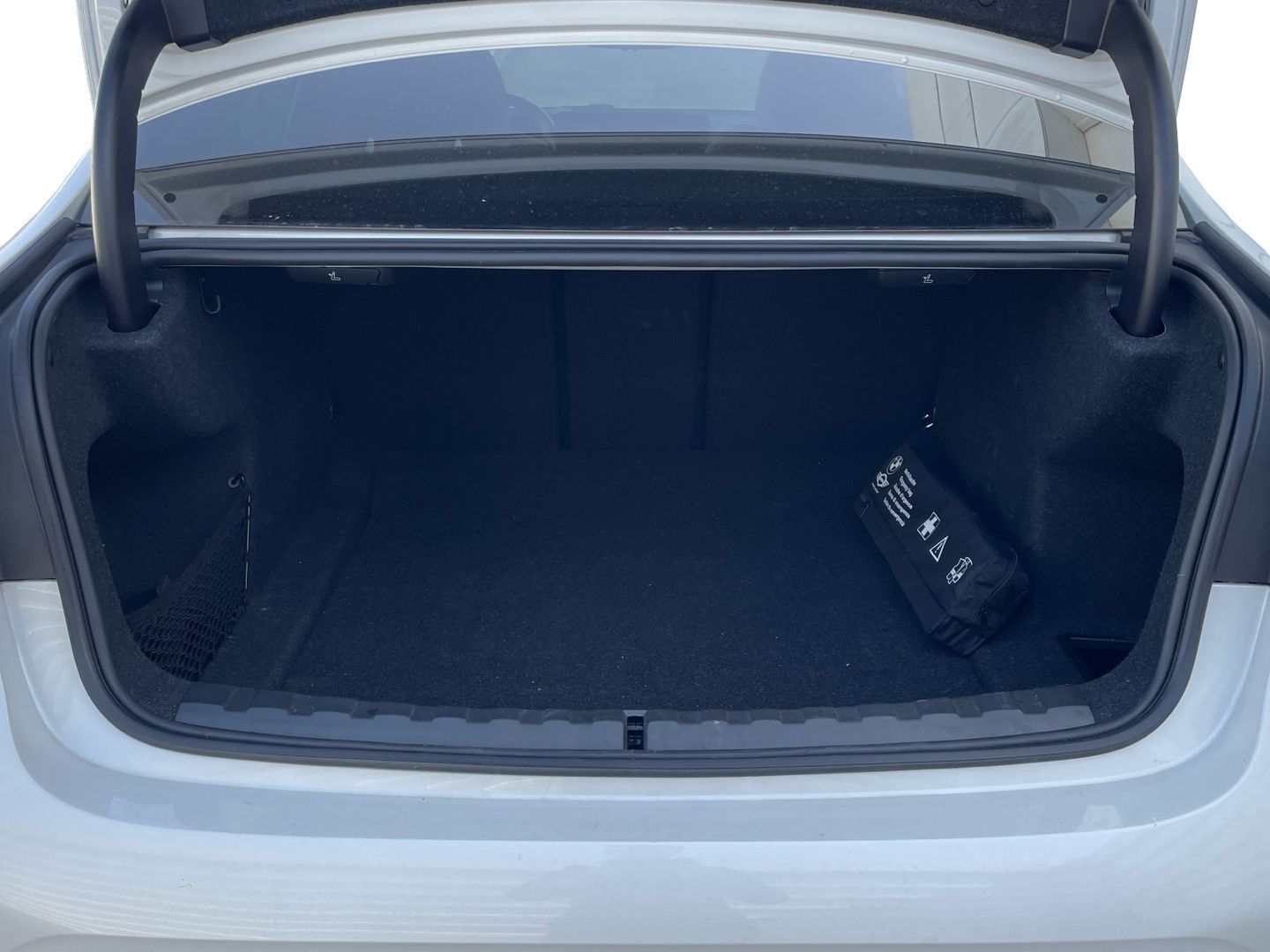 BMW Serie 3 318d color Blanco. Año 2025. 110KW(150CV). Diésel. En concesionario Momentum S.A. de Madrid