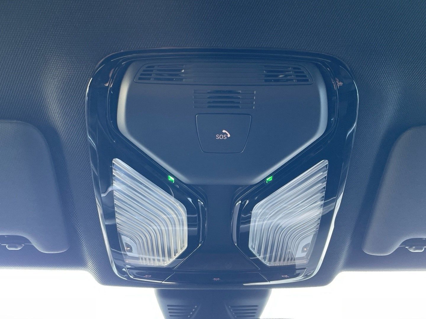 BMW Serie 3 318d color Blanco. Año 2025. 110KW(150CV). Diésel. En concesionario Momentum S.A. de Madrid