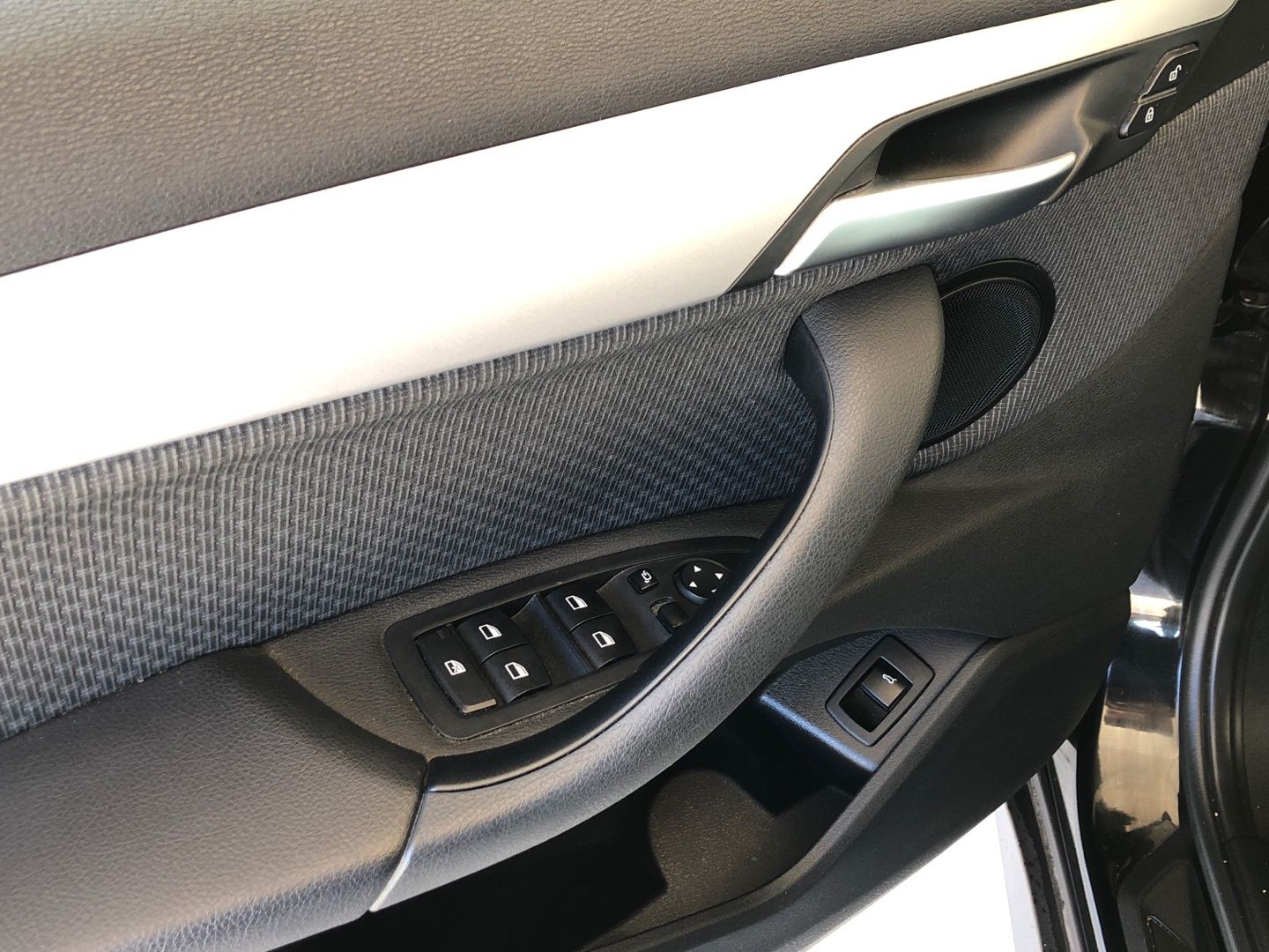 BMW X1 sDrive18d color Negro. Año 2020. 110KW(150CV). Diésel. En concesionario Vehinter Getafe de Madrid