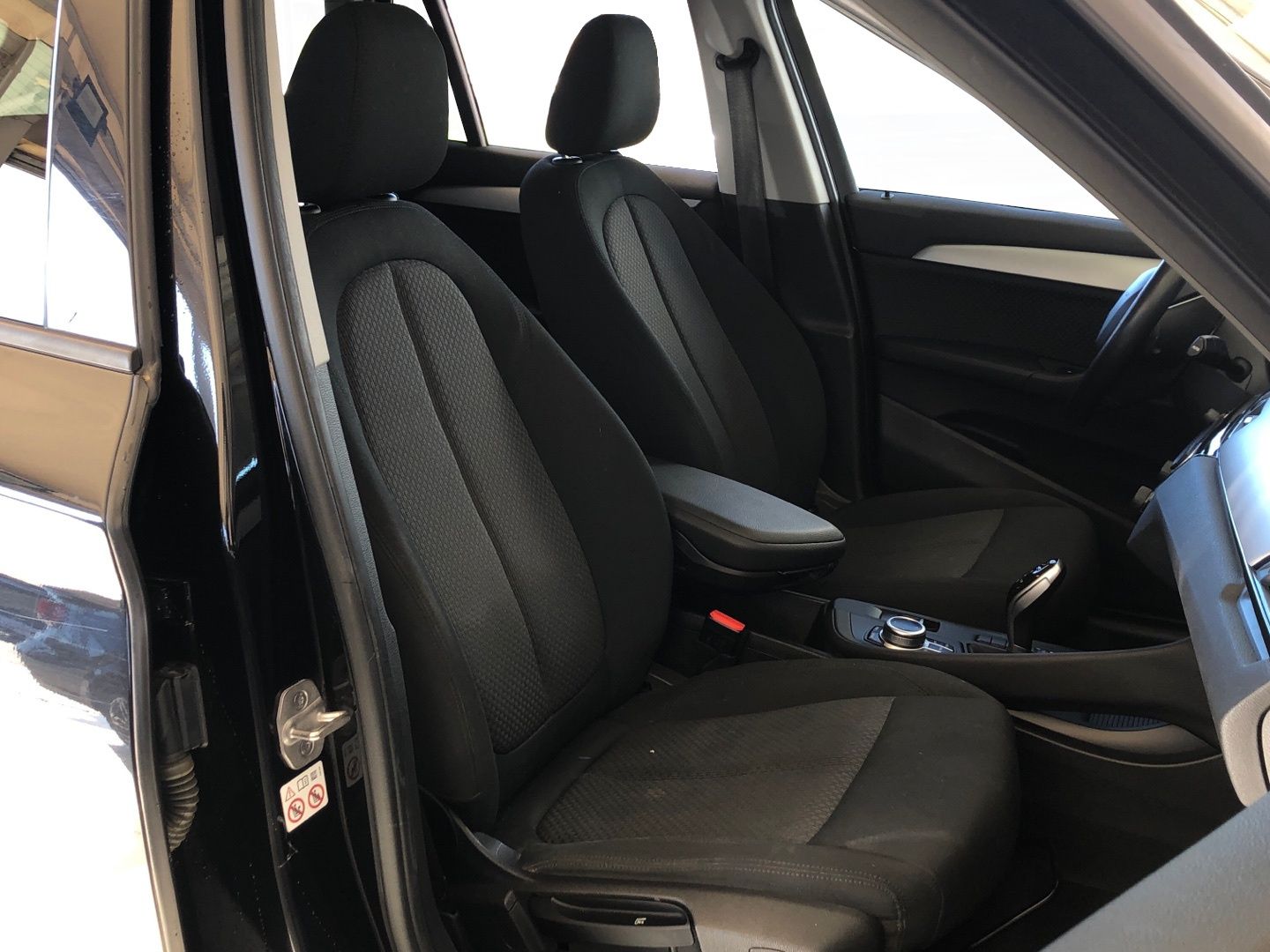 BMW X1 sDrive18d color Negro. Año 2020. 110KW(150CV). Diésel. En concesionario Vehinter Getafe de Madrid