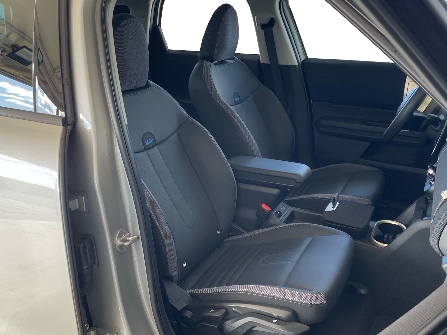 fotoG 11 del MINI MINI Countryman C 125 kW (170 CV) 170cv Gasolina del 2024 en Madrid