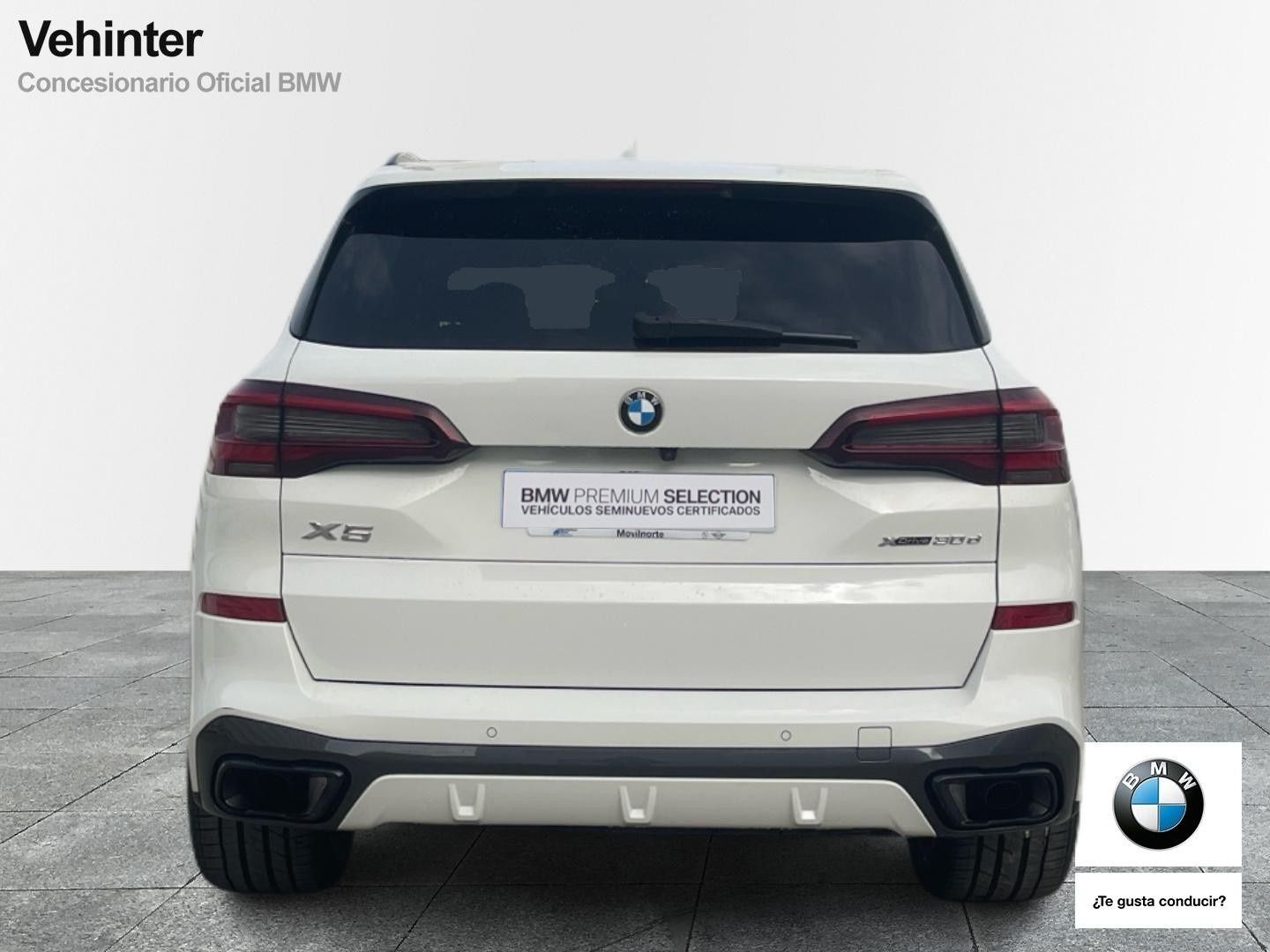 BMW X5 xDrive30d color Blanco. Año 2023. 210KW(286CV). Diésel. En concesionario Momentum S.A. de Madrid