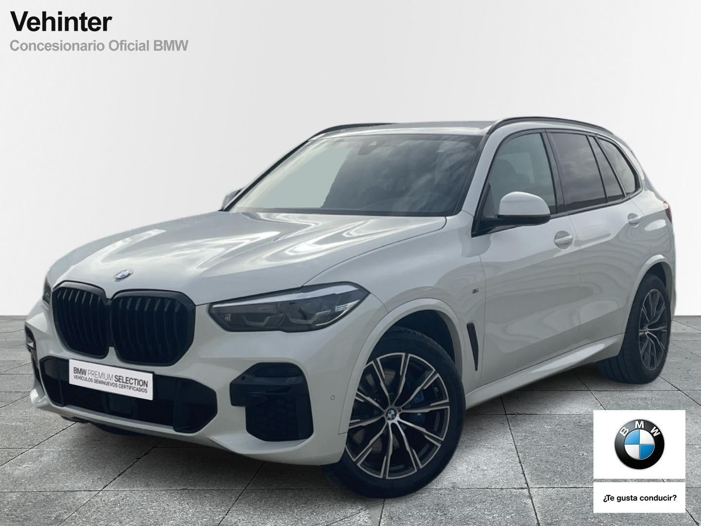 BMW X5 xDrive30d color Blanco. Año 2023. 210KW(286CV). Diésel. En concesionario Momentum S.A. de Madrid