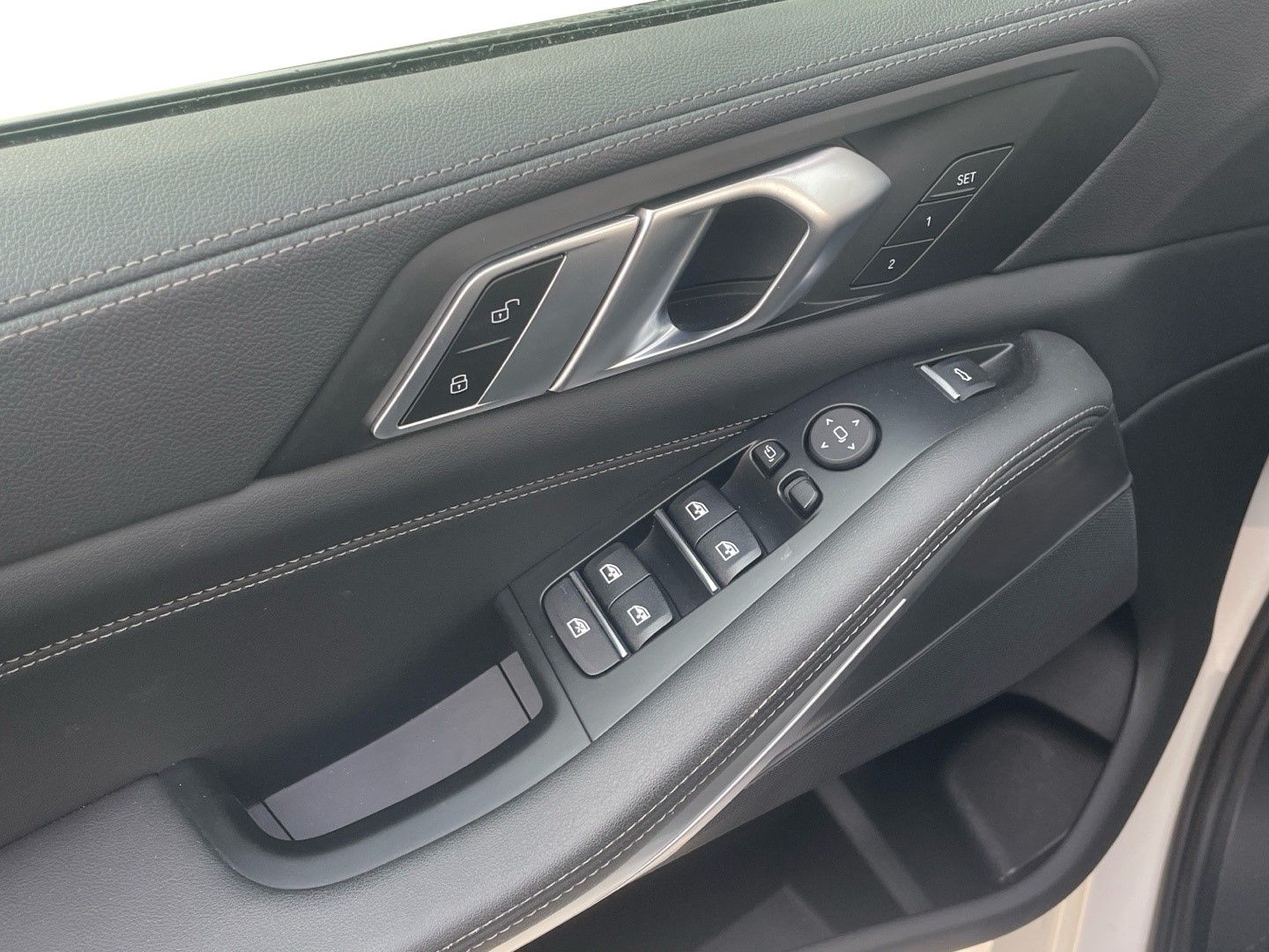 BMW X5 xDrive30d color Blanco. Año 2023. 210KW(286CV). Diésel. En concesionario Momentum S.A. de Madrid