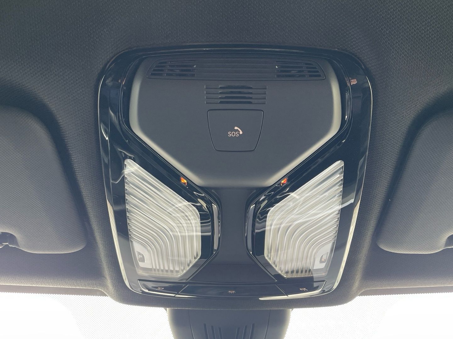 BMW X5 xDrive30d color Blanco. Año 2023. 210KW(286CV). Diésel. En concesionario Momentum S.A. de Madrid