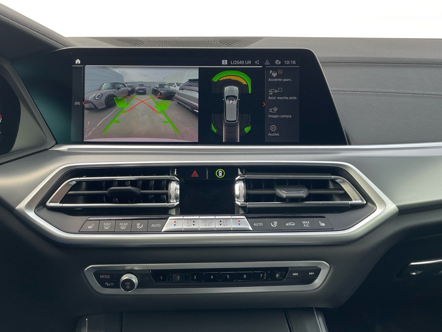 BMW X5 xDrive30d color Blanco. Año 2023. 210KW(286CV). Diésel. En concesionario Momentum S.A. de Madrid