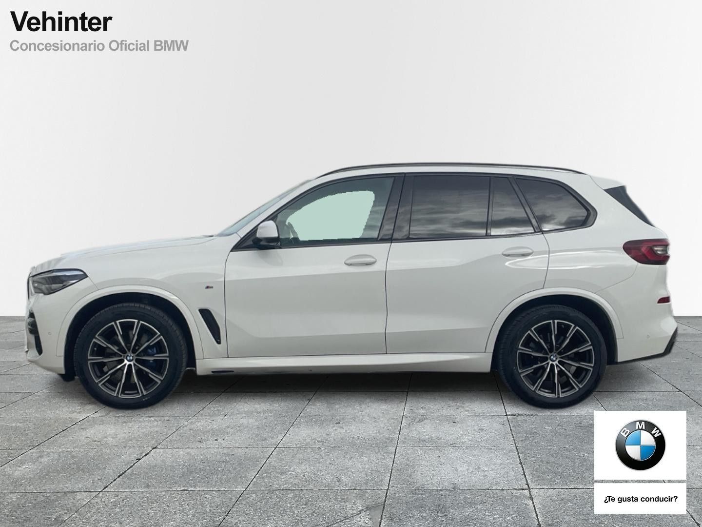 BMW X5 xDrive30d color Blanco. Año 2023. 210KW(286CV). Diésel. En concesionario Momentum S.A. de Madrid