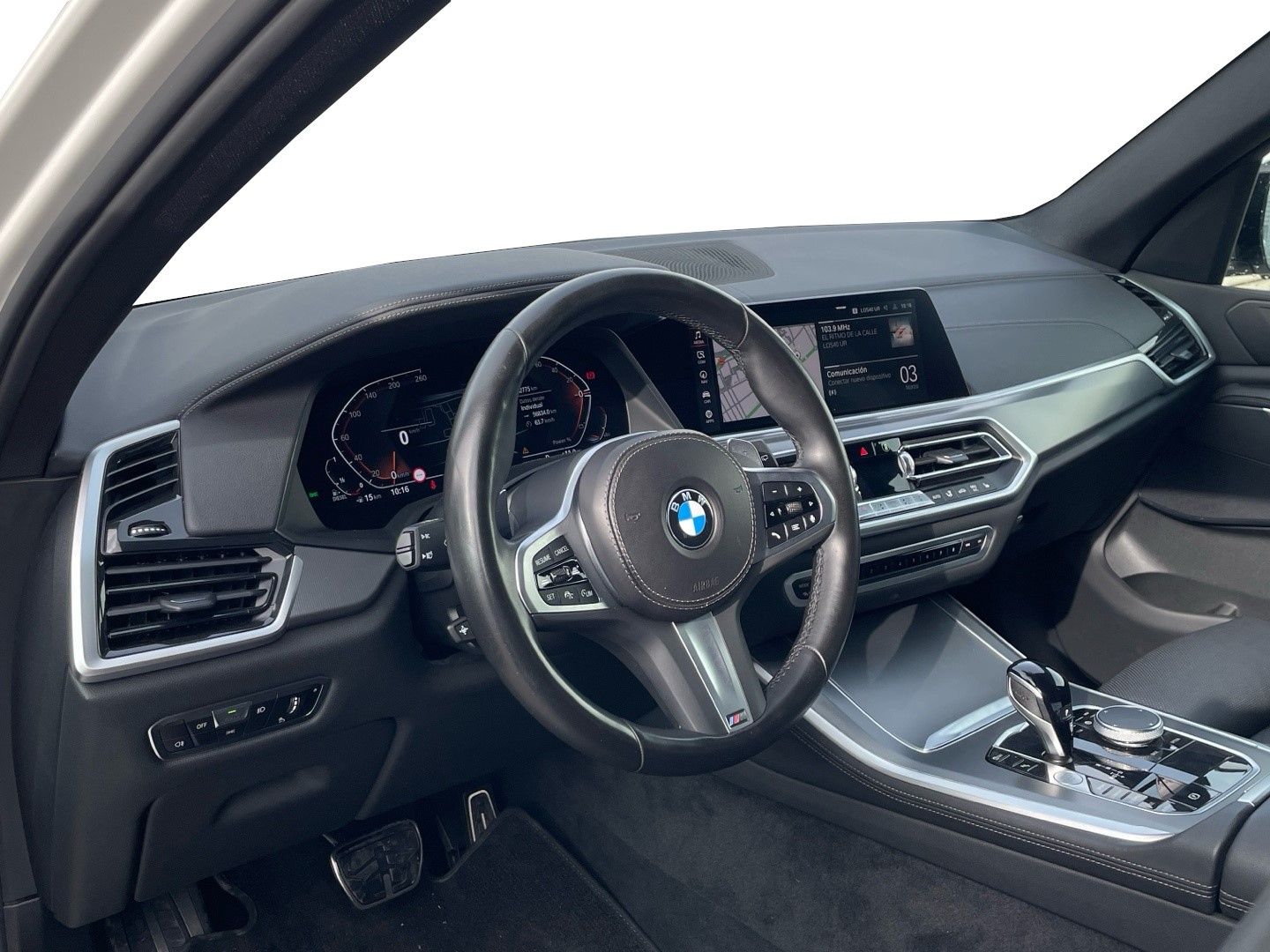 BMW X5 xDrive30d color Blanco. Año 2023. 210KW(286CV). Diésel. En concesionario Momentum S.A. de Madrid