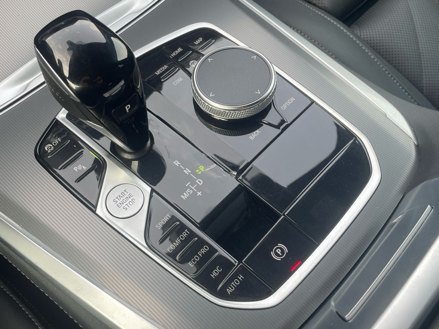 BMW X5 xDrive30d color Blanco. Año 2023. 210KW(286CV). Diésel. En concesionario Momentum S.A. de Madrid