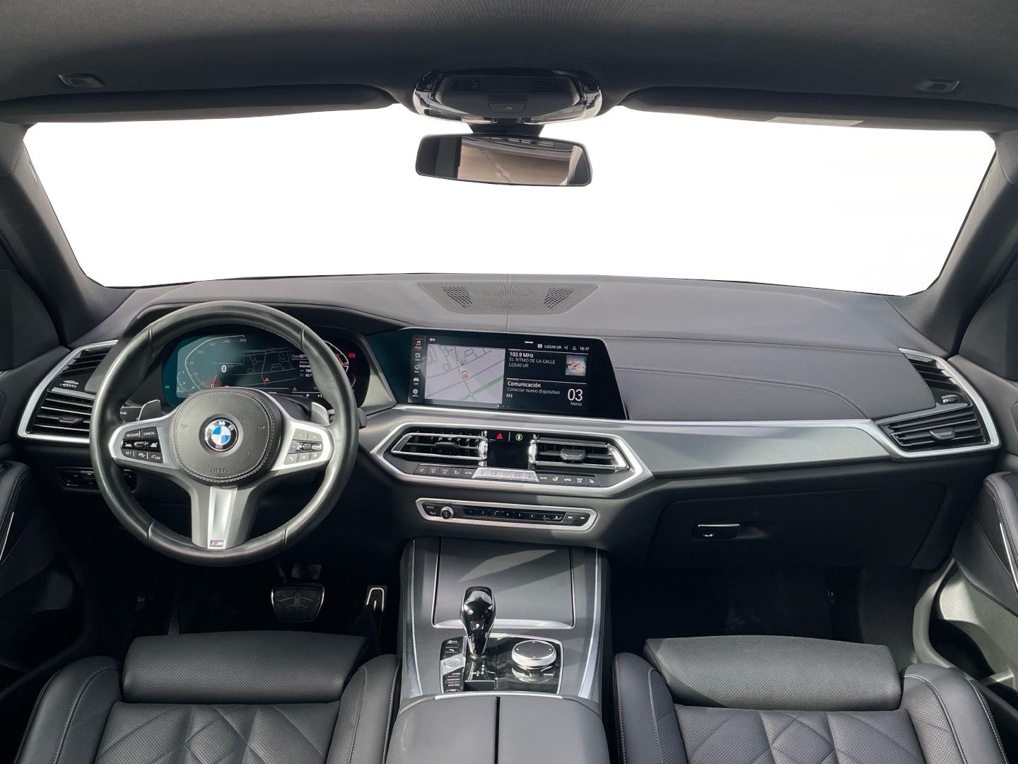 BMW X5 xDrive30d color Blanco. Año 2023. 210KW(286CV). Diésel. En concesionario Momentum S.A. de Madrid